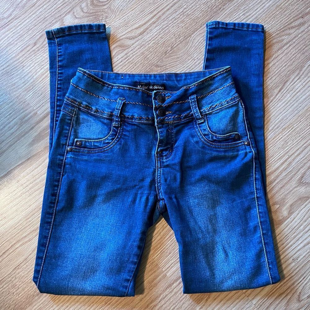 Mujer Moderna USA Womens jeans size 3
Skinny leg